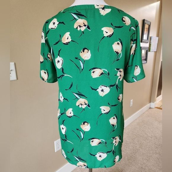 Banana Republic Factory floral blouse medium - Picture 3 of 6